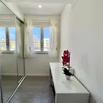 Nutmeg - 50mtrs To - By Hd Appartement *