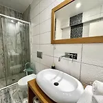 Nutmeg - 50mtrs To - By Hd Appartement *