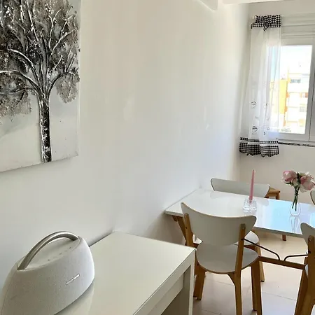 Nutmeg - 50mtrs To - By Hd Appartement
